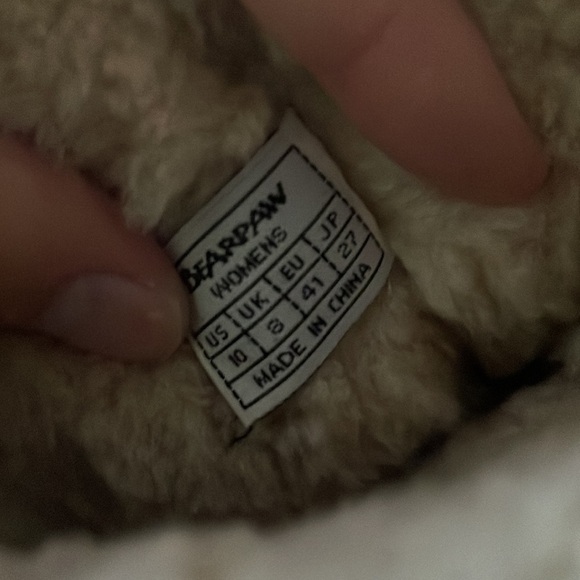 10 women’s bearpaw tan winter boots - Picture 3 of 5